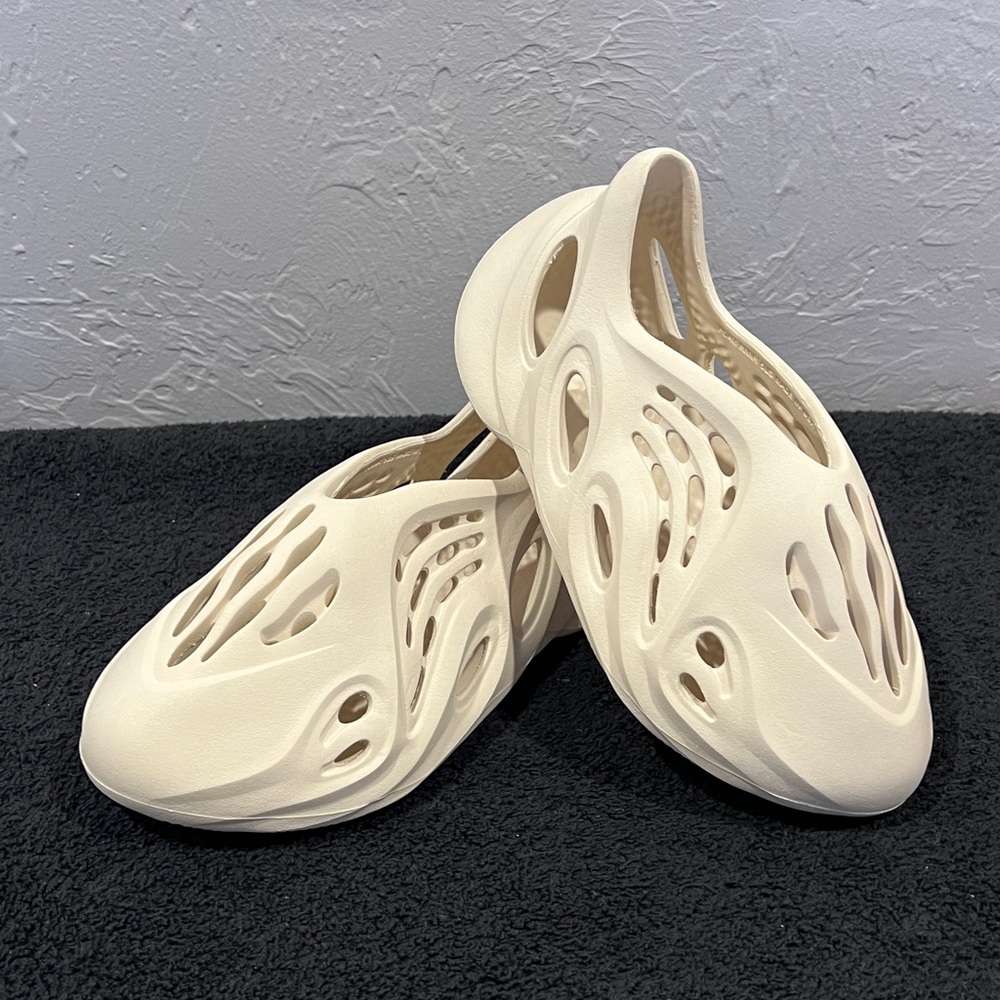 🔥🔥 ADIDAS YEEZY Foam Runner "Sand" Slipper Slip On shoes Men Sz 5 - EUC